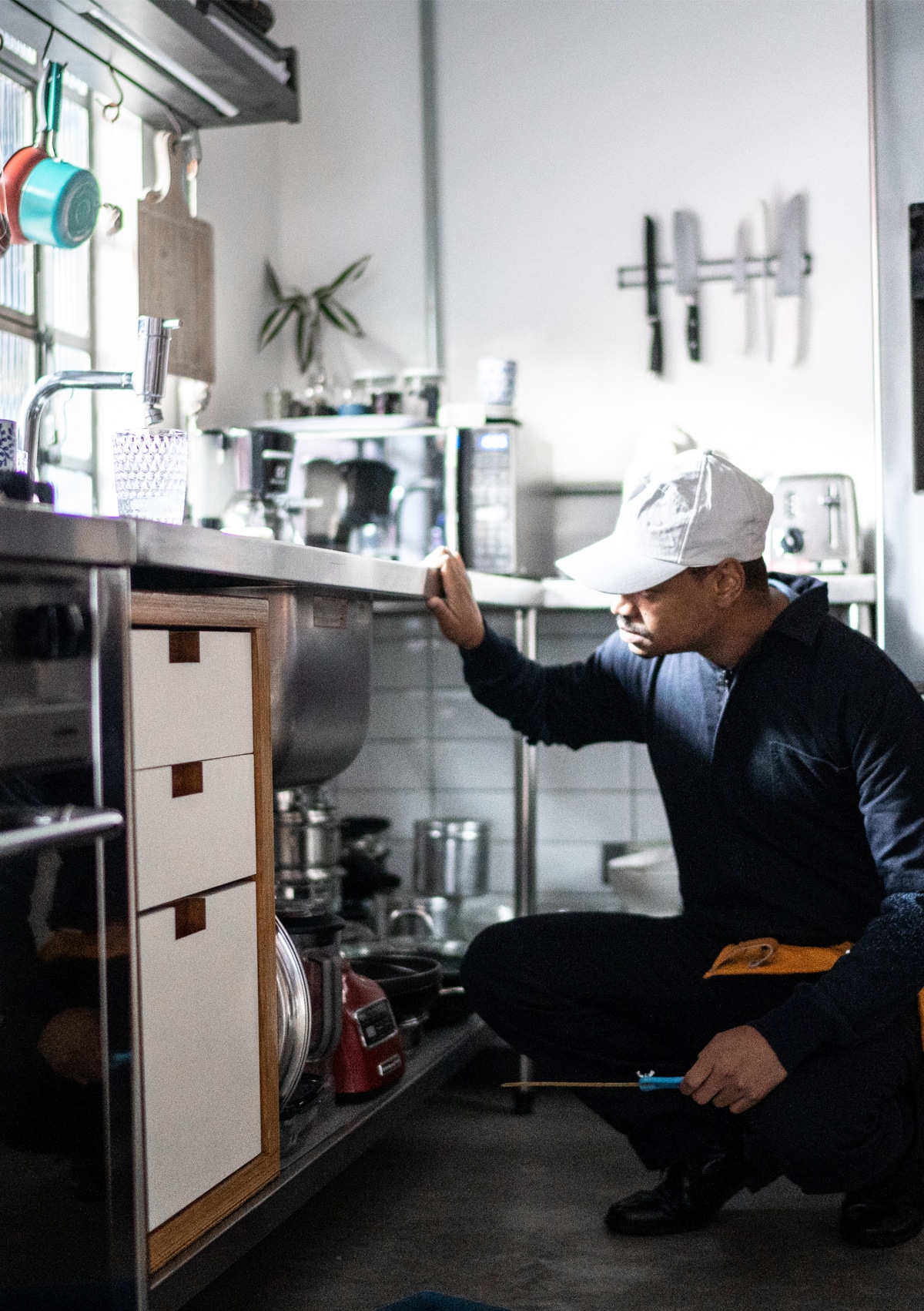a person that is standing in the kitchen